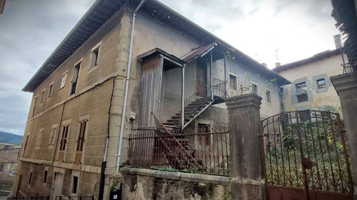 356.250 euroko inbertsioa onartu dute Artziniegan Valle Etxea erosteko eta alokairu sozialeko zortzi etxebizitza egiteko