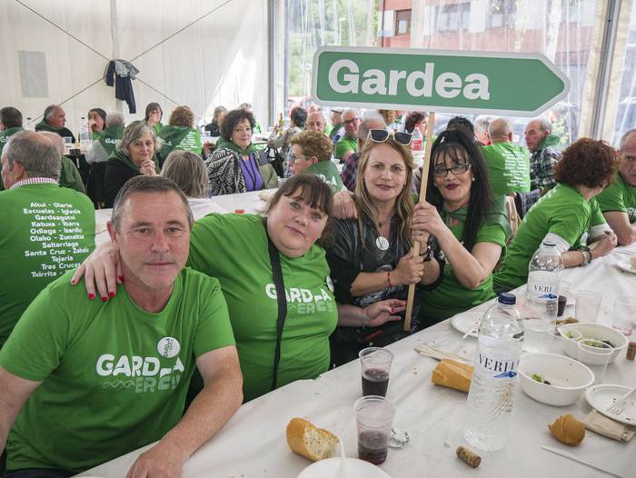 Mundu osoko gardearrak batu  14 1714849890816