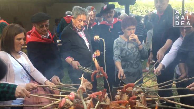 Ehundik gora lagun batu dira Laudioko Basaratusteetan