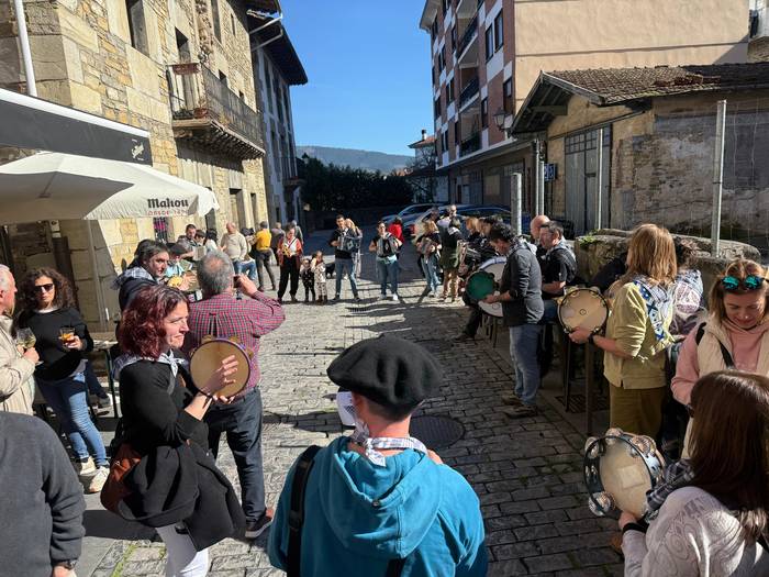 Trikitilari eta panderojole  6 1771781862747