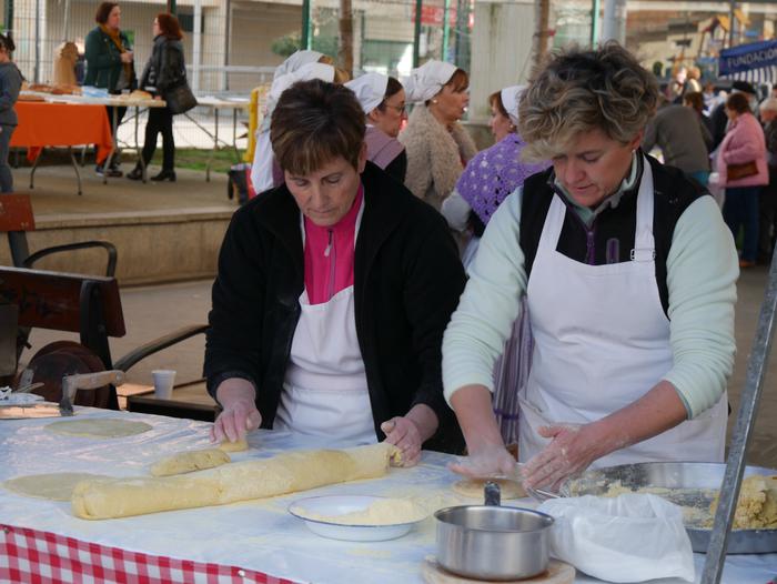 Neguko azokak hainbat jende  23 1545573292827