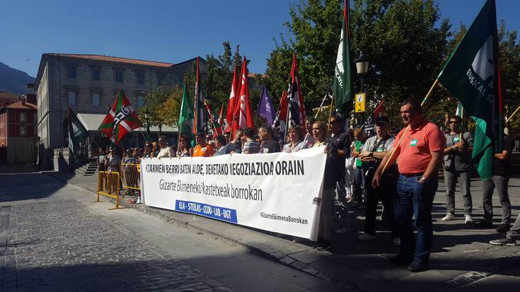 Urkullu eta Uriarteren aurren protestan aritu da gehiengo sindikala, Urduñan