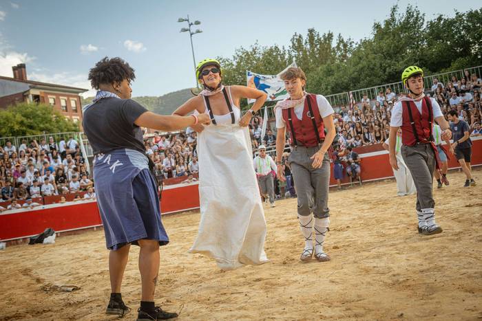 Zezen plaza lepo Muturreko H 64 1756414717650