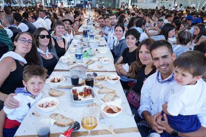 Jendetza batu da kuadrillen  21 1756401848907