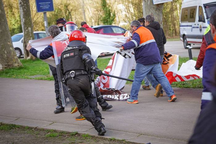 Ertzaintzaren polizia-lerroa 32 1771934217123