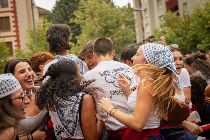 Lehertu da festa-giroa Amurr 46 1755025703794