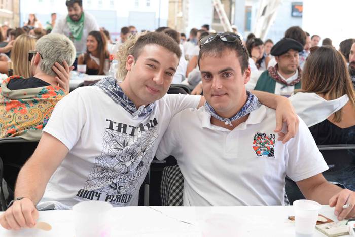 Aldai plaza txiki geratu da  97 1503894661877