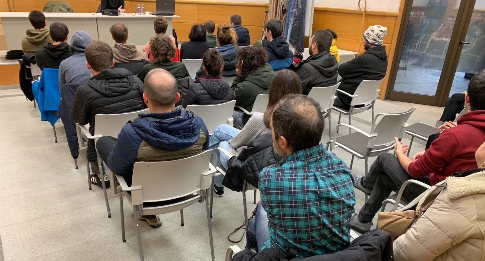 “Oraingoz, Aiaraldean ez dugu Kontseilu Sozialistarik, baina eskualdeko langileria gonbidatu nahi dugu bakoitzak ahal duen neurrian gurekin parte hartzera”