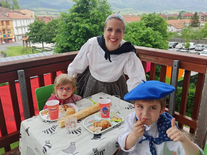 Umeak izaten ari dira gaur p 39 1589039387229