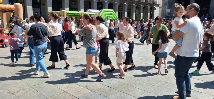 Modu arrakastatsuan hasi dir 26 1777309515060