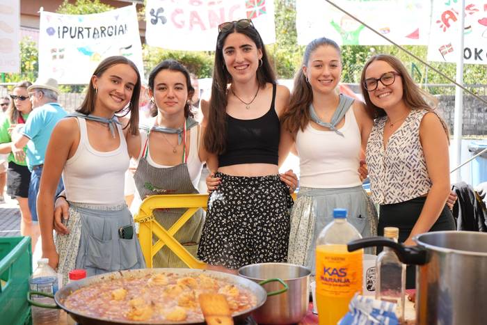 Paella txapelketarekin eta K 13 1755976610876