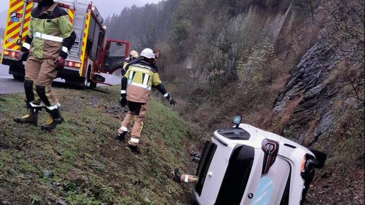 Gidari bat ospitaleratu zuten atzo, AP-68 autopistan autoa irauli eta gero