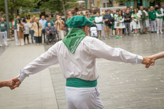 Dantza Lagunak kuadrillaren  41 1776520633963