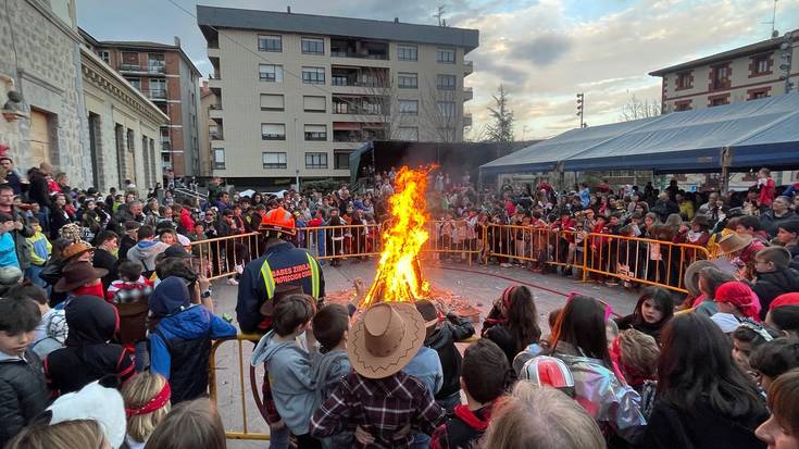 Amurrioko inauteriek utzitakoak, minutu batean