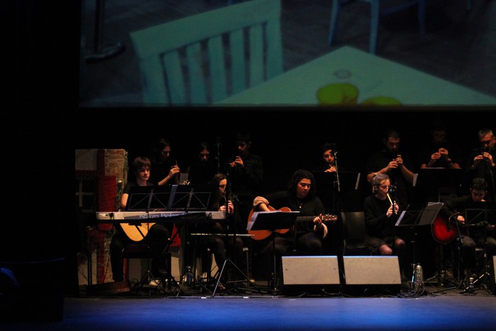 Eskualdeko ehundik gora dantzari eta musikarik koloreztatu zuten Amurrio Antzokiko oholtza - 81