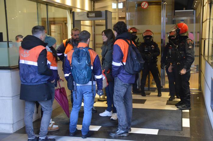 Tubos Reunidoseko langileek  21 1772795189525