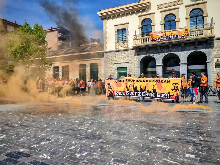 Tubos Reunidoseko bi langile 10 1776453828310