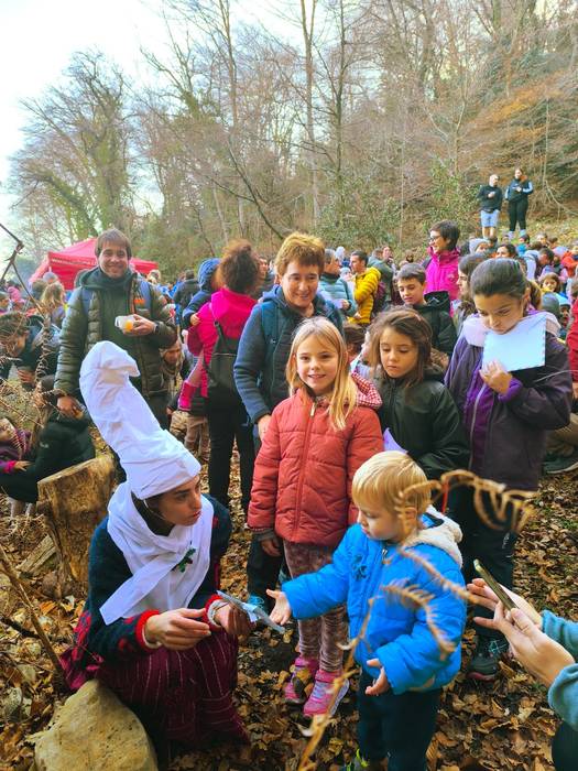 Mari Domingik familia andanaren bisita jaso du gaur Urduñan