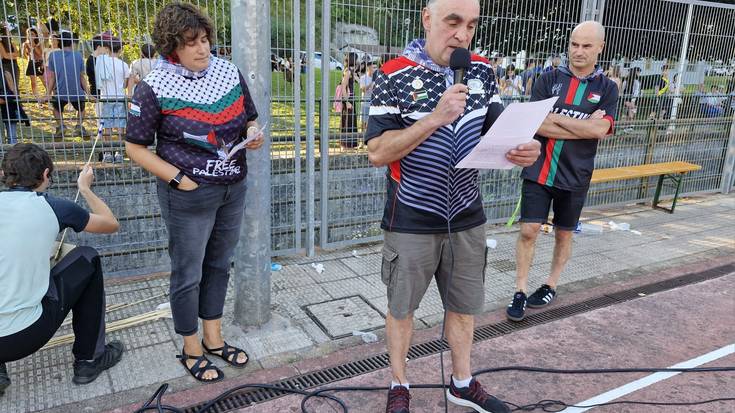 Auzolana goraipatuta eta Palestinari elkartasuna helarazita eman diete hasiera Ugarteko jaiei