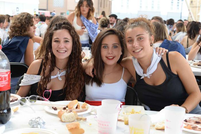 Aldai plaza txiki geratu da  66 1503894318525