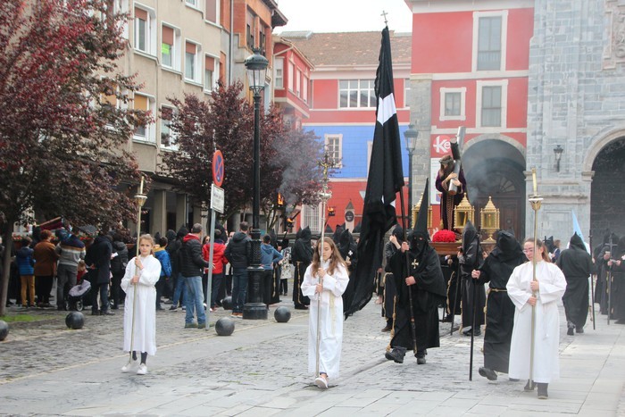 Aste Santuko turista-oldea mantendu bada ere, atzerritik etorritakoen kopuruak gora egin du