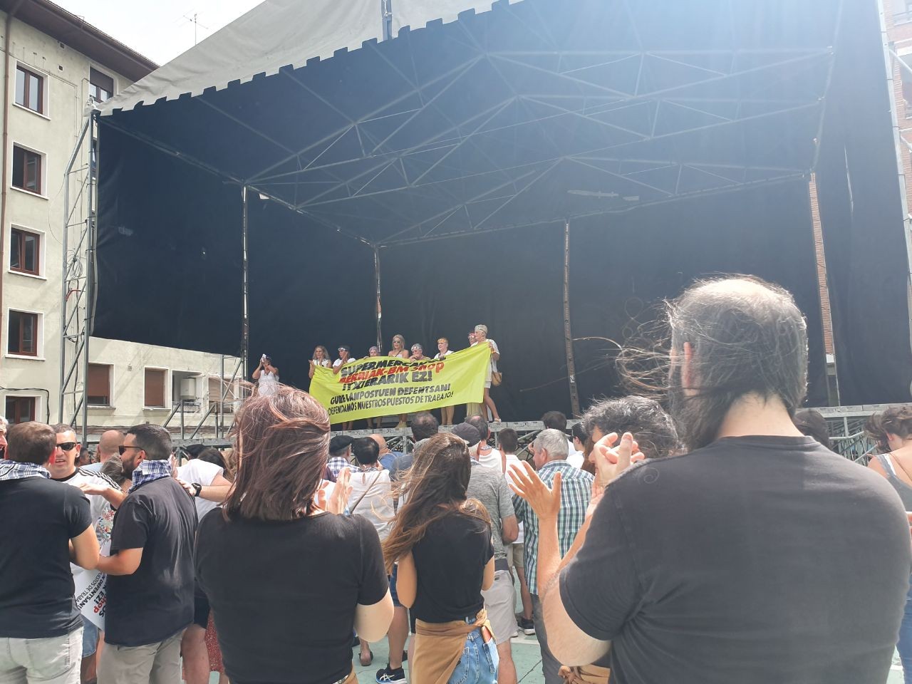 Greba mugagabea abiatuko dute Superberriak kateko dendetan, ostiraletik aurrera