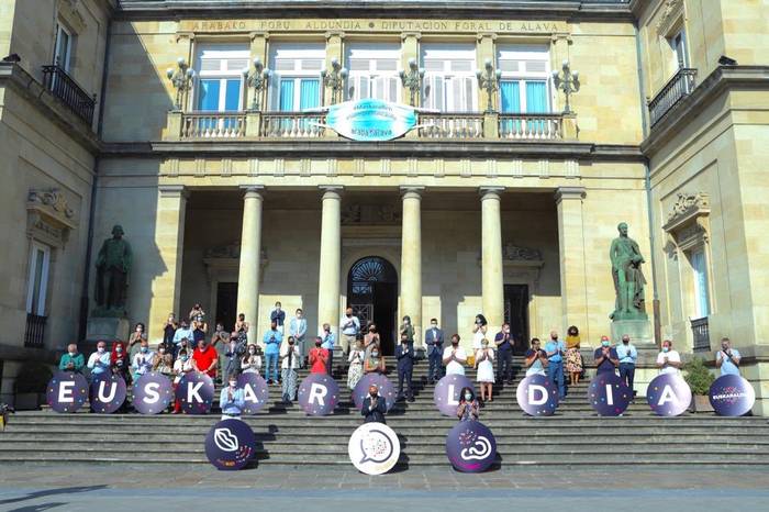 Araba, euskaraz bizi nahi duen lurraldea