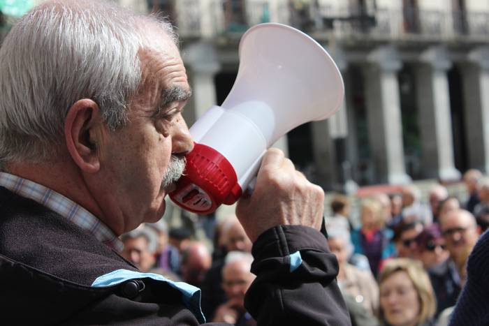 Aiaraldeko plazak bete dituz 12 1520881270768