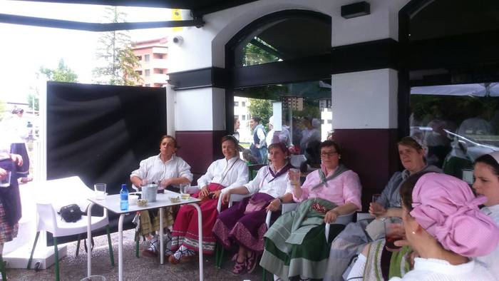 Dantza taldeak taldeak izan  214 1496057399164