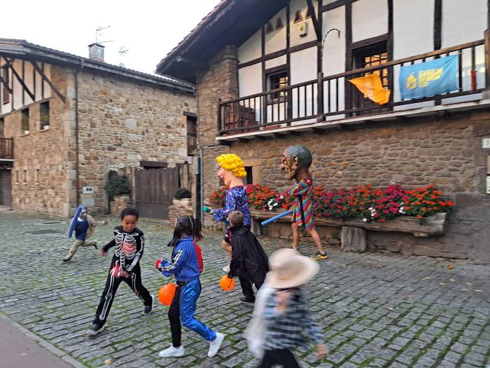 Aiaraldeko hamaika txokotara 42 1761963974995