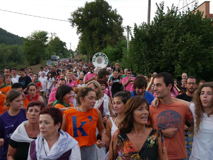 Ura eskatzen zeharkatu dute  10 1536436372006