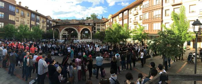 Jendetza eta giro ona nagusi 107 1494849808780