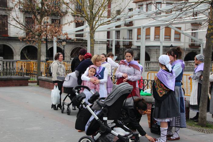 Dantzaren bidez aldarrikatu  49 1520778063330