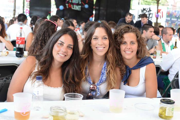 Aldai plaza txiki geratu da  94 1503894635319