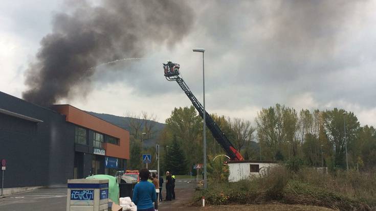 Sutea piztu da Maskuribai industriaguneko lantegi batean