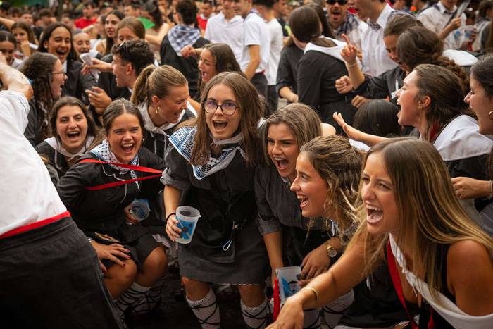 Lehertu da festa-giroa Amurr 34 1755025684164