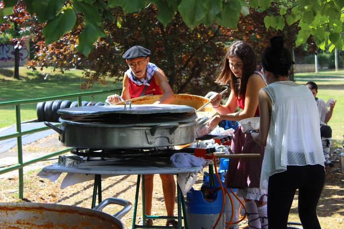 Sokatik tiraka itzuli dira j 48 1503500660068