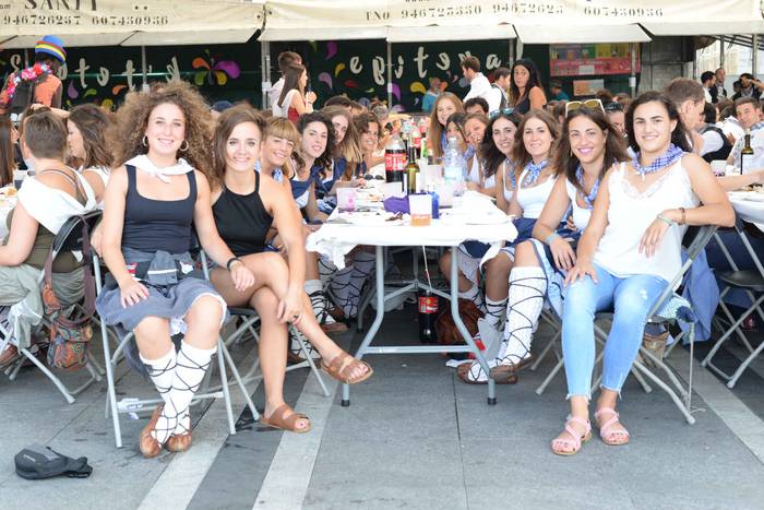 Aldai plaza txiki geratu da  81 1503894484671