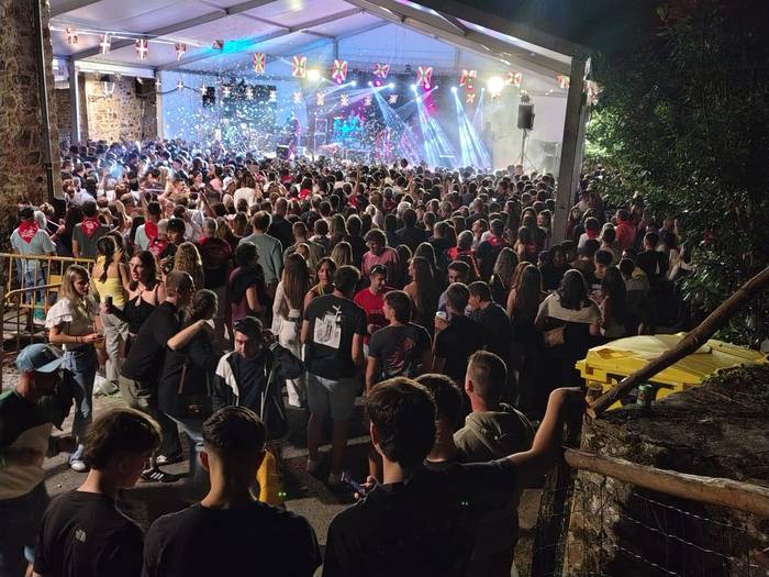 Adin oroko jendetza erakarri 21 1753172567044