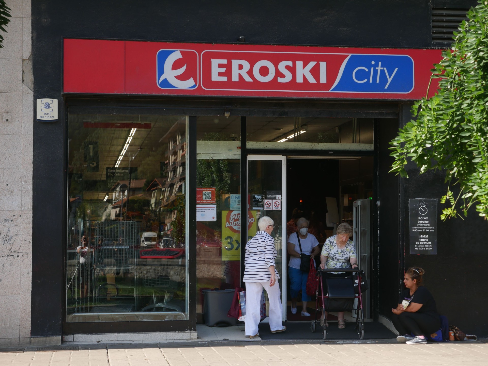 Eroski City supermerkatuko kutxa automatikoek lanpostuak kendu dituzte?