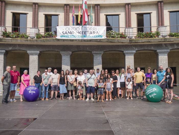 Hainbat elkarte eta norbanakok egin dute bat "Gora Laudioko jai euskaldunak!" dinamikarekin