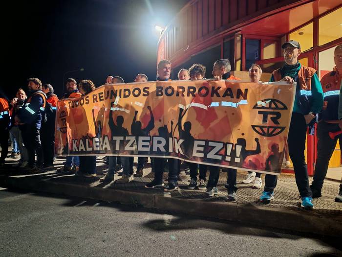 Tubos Reunidoseko langileek  2 1772617321866