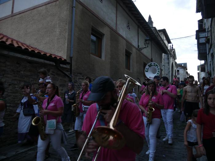 Ura eskatzen zeharkatu dute  55 1536437262825