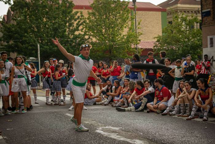 Lehertu da festa-giroa Amurr 1 1755025618694