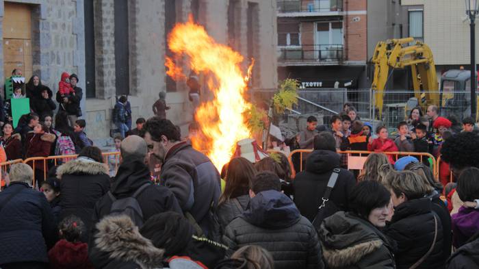 Suak agurtu zituen Aratustea 10 1488368803008