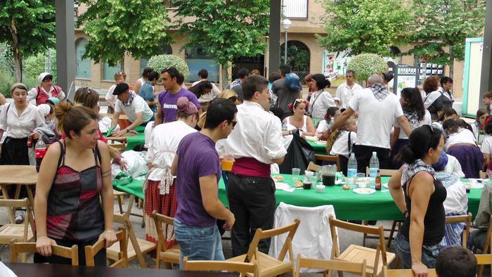 Dantza taldeak taldeak izan  174 1496056598690