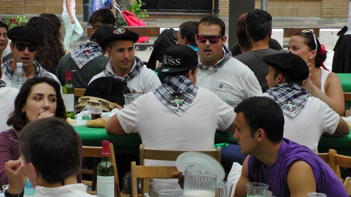 Dantza taldeak taldeak izan  168 1496056392710