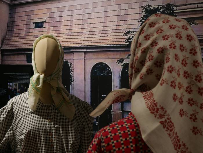 Eletik alera, Europako hizku 100 1759330661226