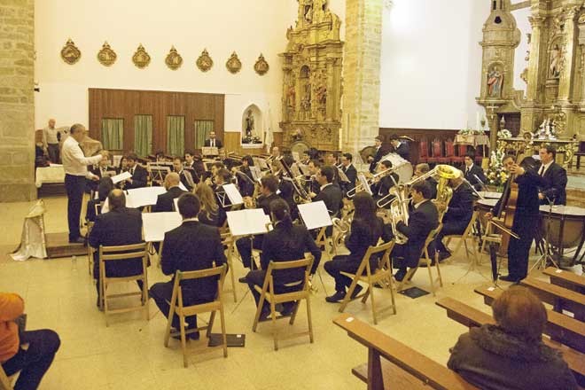 Pop taldea bilakatuko da Laudioko San Roke musika banda igandeko kontzertuan