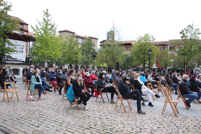 Ehundik gora lagun bildu dir 41 1601292670619